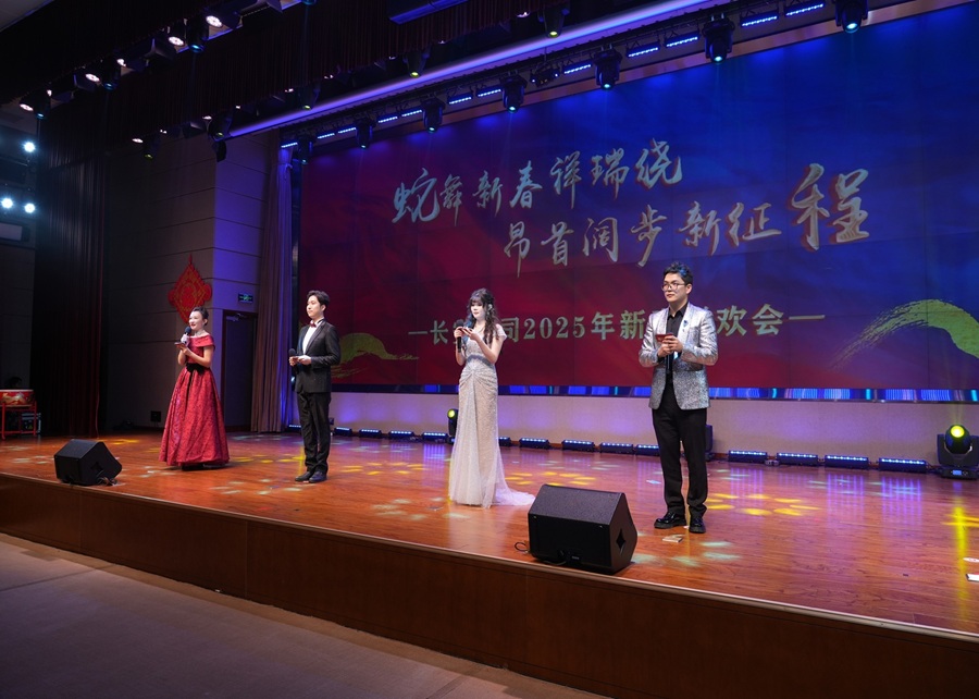 圖01：主持人開場.jpg